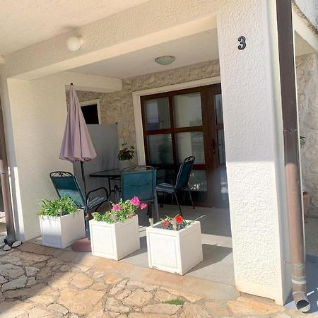 Lovely Apartment In The Groundfloor Zadar Luaran gambar