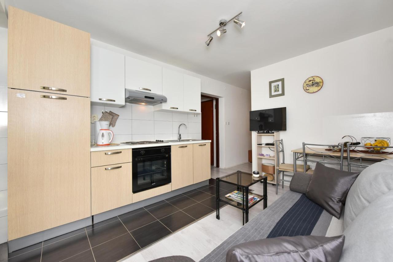 Lovely Apartment In The Groundfloor Zadar Luaran gambar