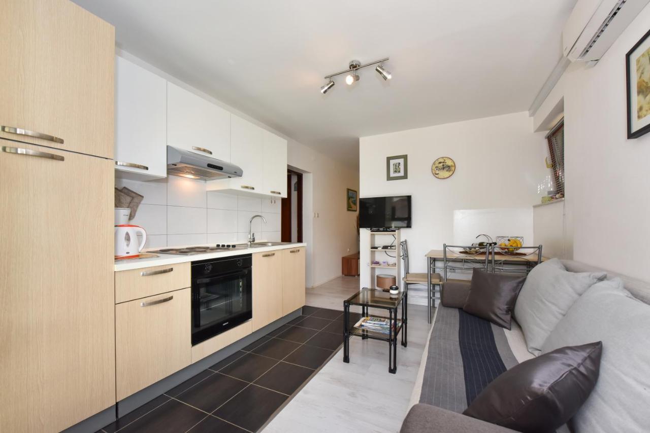 Lovely Apartment In The Groundfloor Zadar Luaran gambar