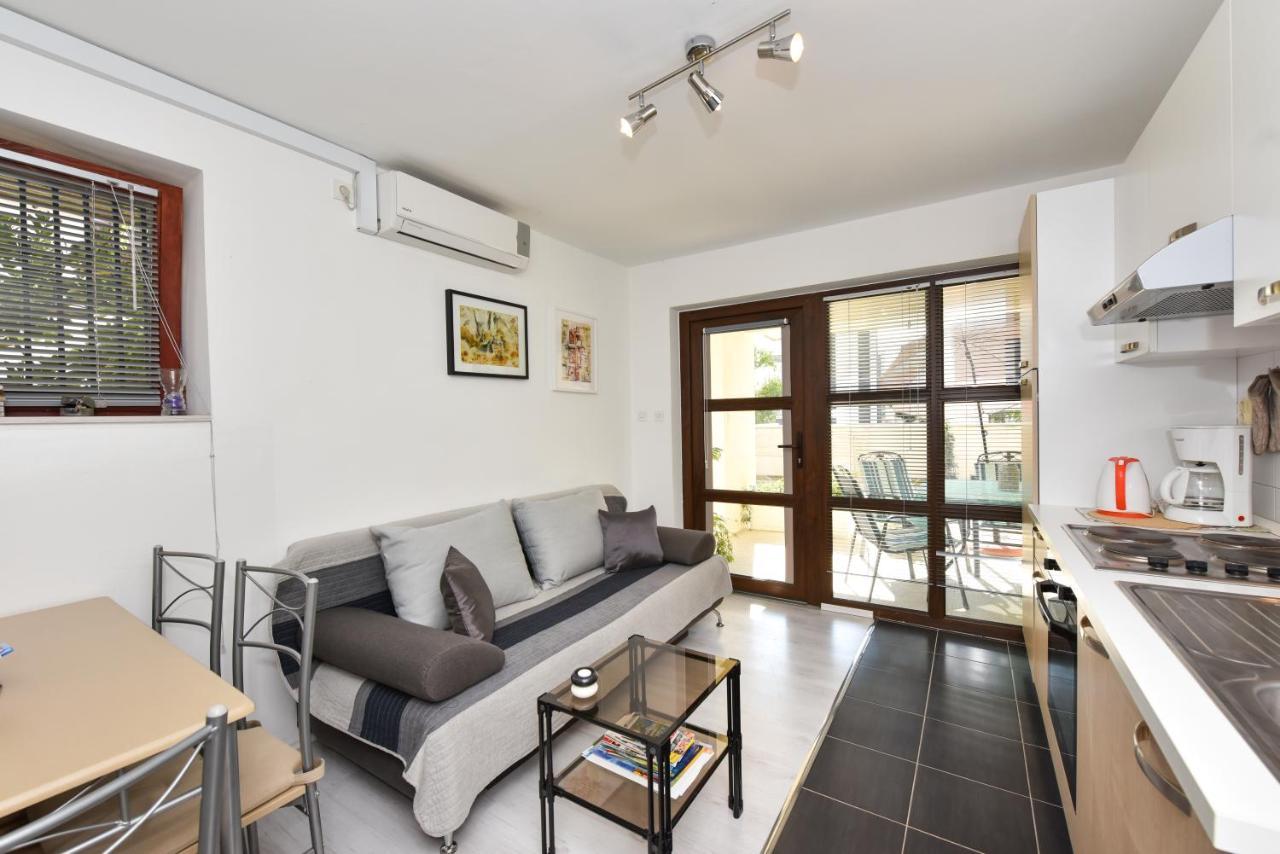 Lovely Apartment In The Groundfloor Zadar Luaran gambar